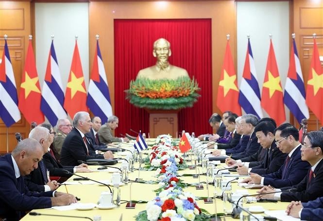 古巴共产党中央第一书记、古巴共和国主席米格尔·迪亚斯与党中央总书记苏林会谈。