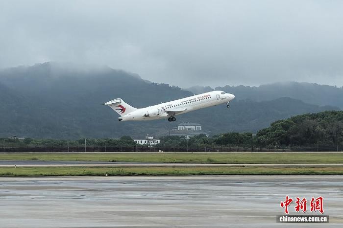 9月10日，由C909客机执飞的MU865航班从南昌昌北国际机场起飞。