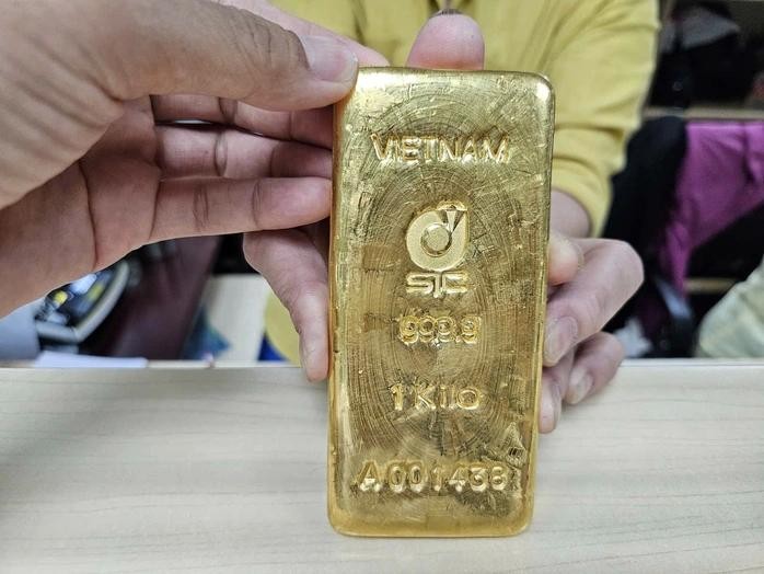 SJC金片和金戒指价格走低。