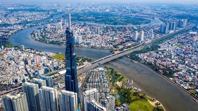 胡志明市提供大量就业机会，吸引了大量劳工。