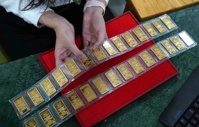 取消国家对黄金的垄断机制。