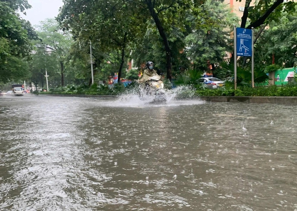 9月30日河内发生大雨使多处受淹（图：互联网）。
