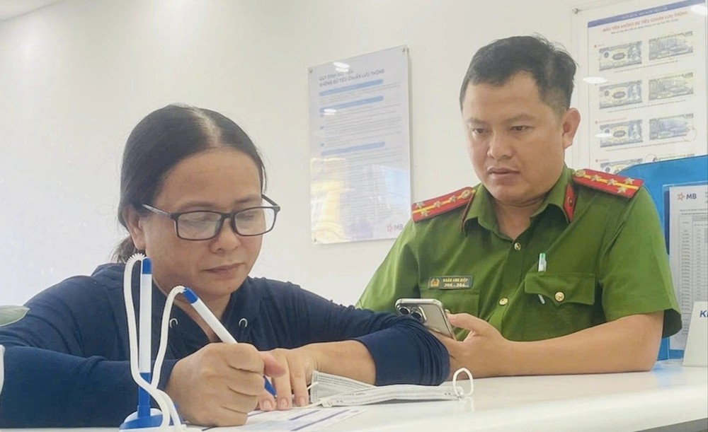 归仁北坊公安协助阮氏幸将误转款项归还原主。