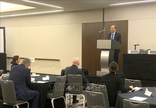 越南驻美国大使阮国勇在研讨会上发表讲话。