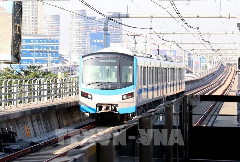 胡志明市滨城-仙泉地铁1号线全线已投入运行。