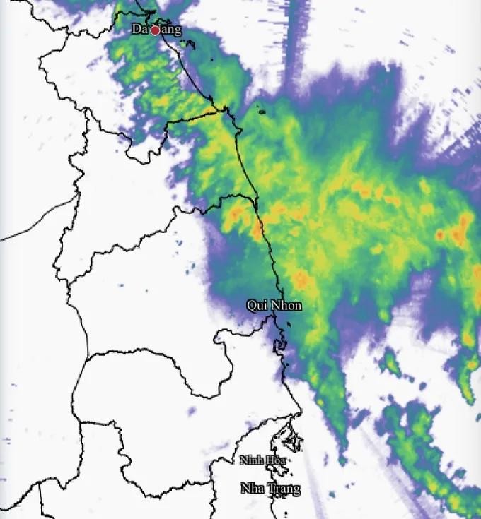 根据10月24日上午6时50分的天气雷达图显示，一个巨大的雷暴-湿气团正向南中部地区移动。