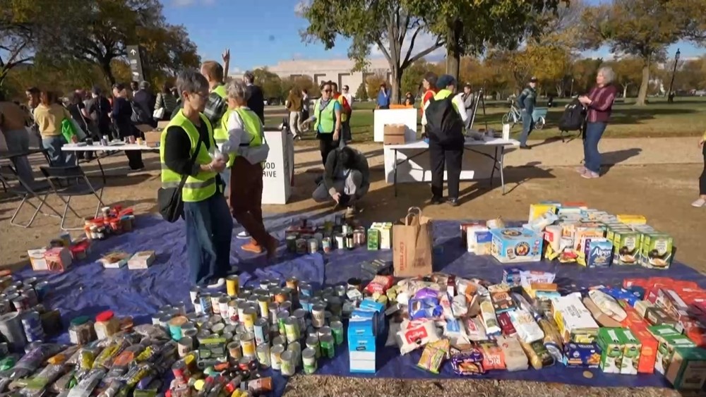 美国法官裁定政府用应急资金维持食品救济发放。
