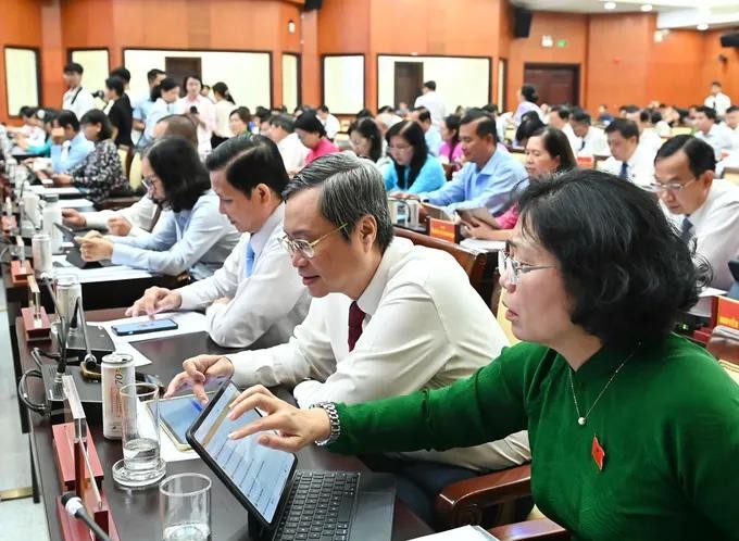 与会代表按钮通过决议。