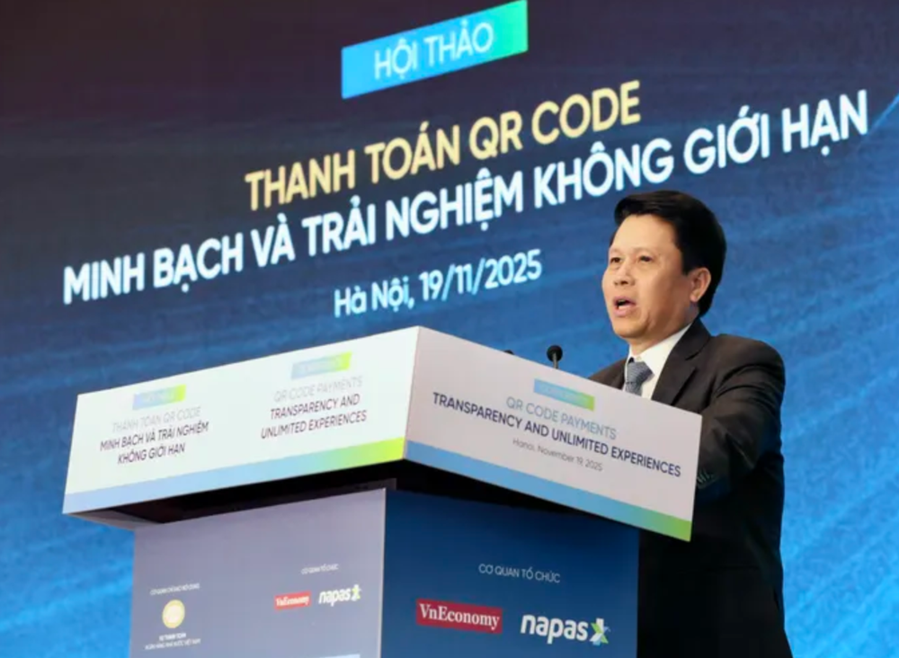 越南国家银行副行长范进勇在活动上发表讲话。