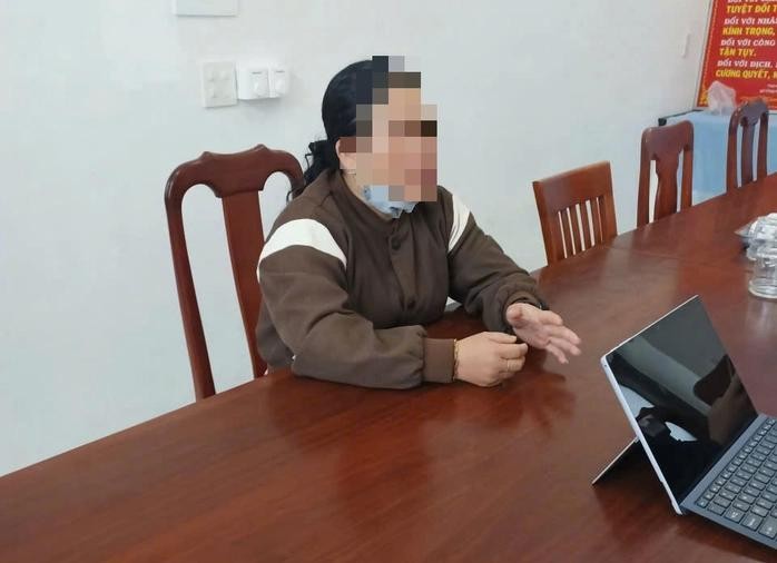 公安机关传召阿V.进行审讯。