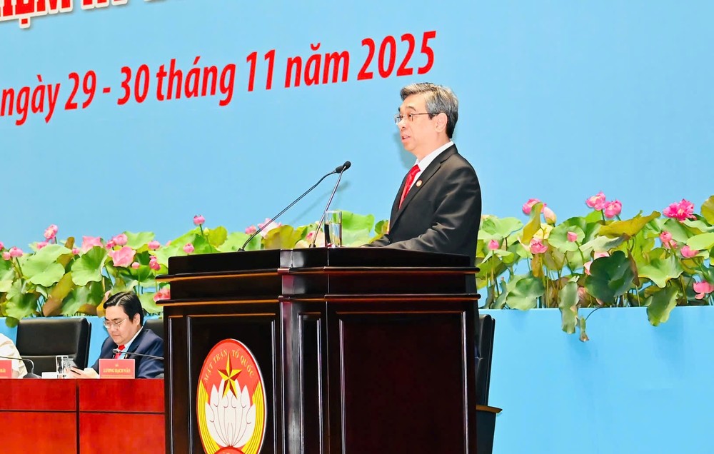 胡志明市越南祖国阵线委员会主席阮福禄贯彻了苏林总书记的讲话精神。图：越勇