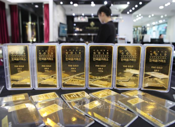 韩国首尔黄金交易所内的金片。图：韩联社