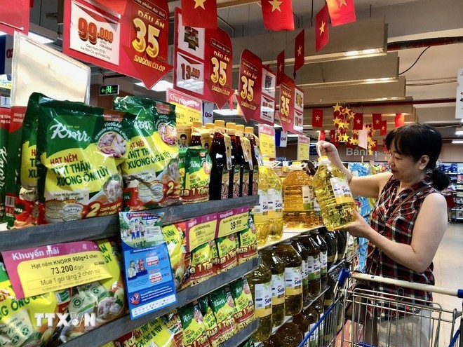 越南人民逐渐认识到响应“国人优先用国货”计划，支持国产商品的重要性。图：越通社