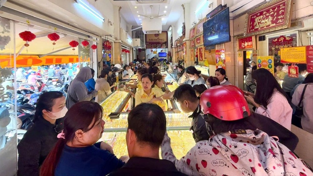 12月31日下午金价持续下跌。