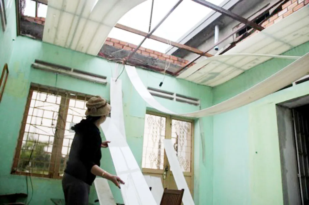 Mưa đá kèm lốc xoáy thổi bay hơn 40 mái nhà ảnh 3 Mưa đá kèm lốc xoáy thổi bay hơn 40 mái nhà ảnh 3
