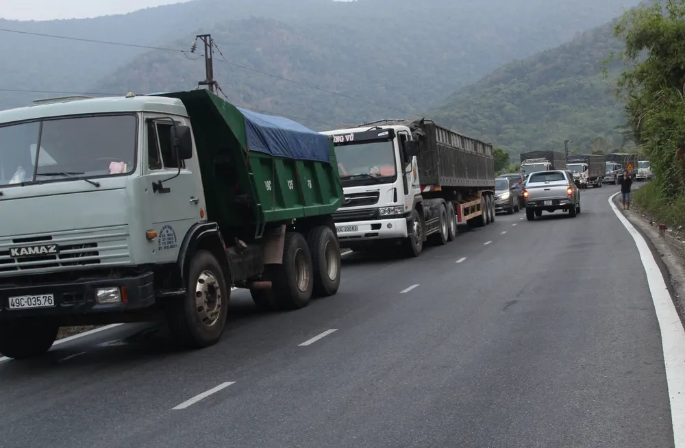 Xe ô tô 45 chỗ mất thắng trên đèo, hàng chục hành khách may mắn thoát nạn ảnh 4 Xe ô tô 45 chỗ mất thắng trên đèo, hàng chục hành khách may mắn thoát nạn ảnh 4