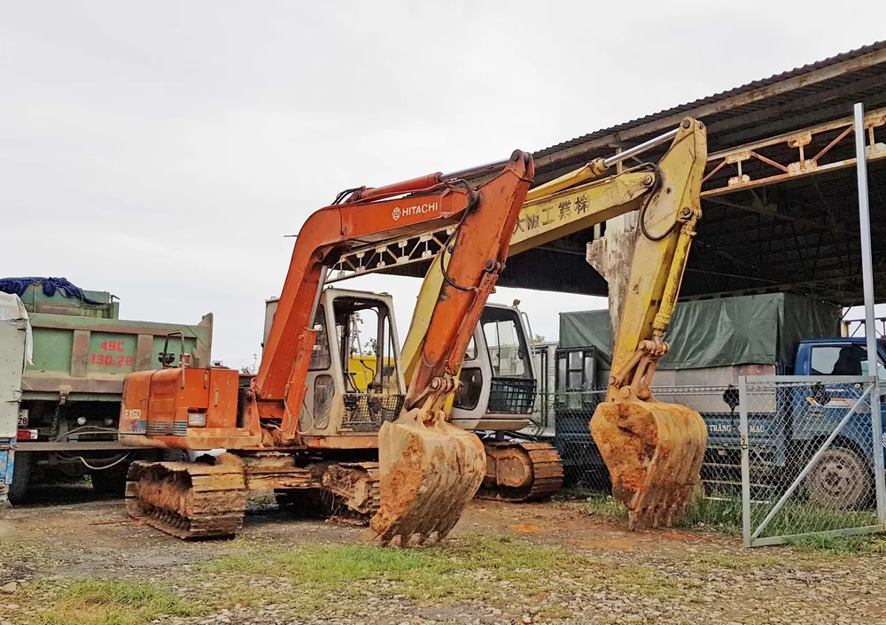 Tạm giữ 2 xe cơ giới san ủi đất rừng trái phép ở Đà Lạt ảnh 4