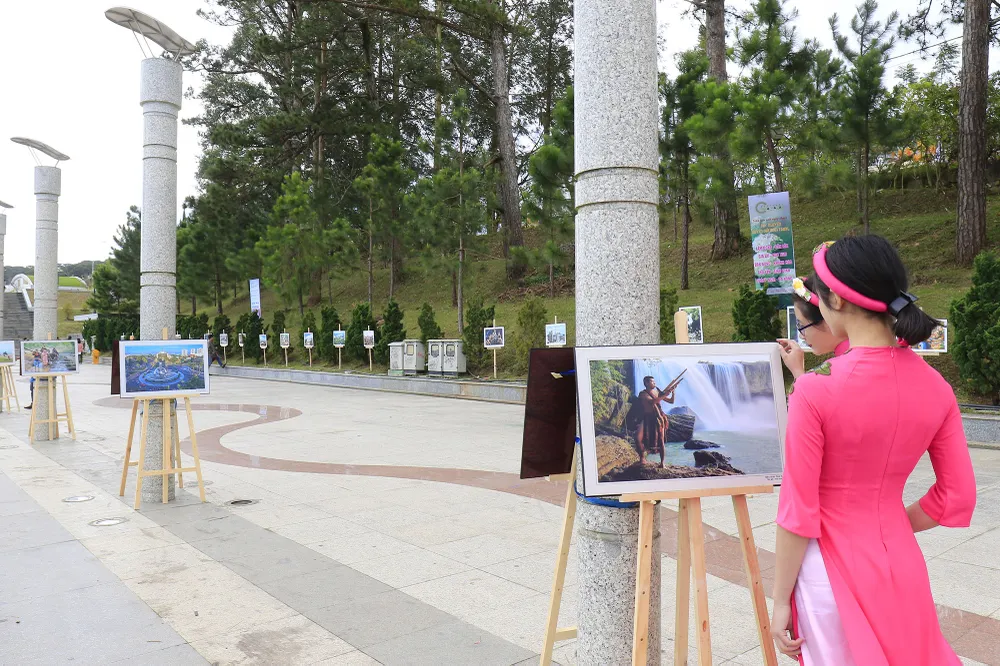 Triển lãm giới thiệu nét đẹp Tây Nguyên – Duyên hải miền Trung ảnh 4 Triển lãm giới thiệu nét đẹp Tây Nguyên – Duyên hải miền Trung ảnh 4