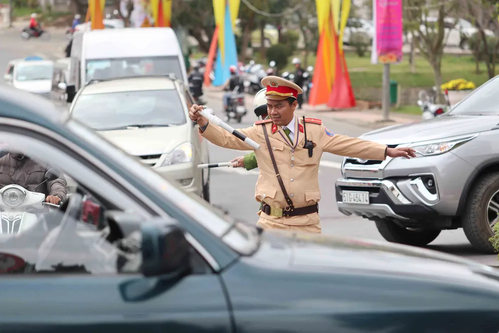 Du khách đổ về dự lễ hội hoa, nhiều dịch vụ tại Đà Lạt quá tải ảnh 3