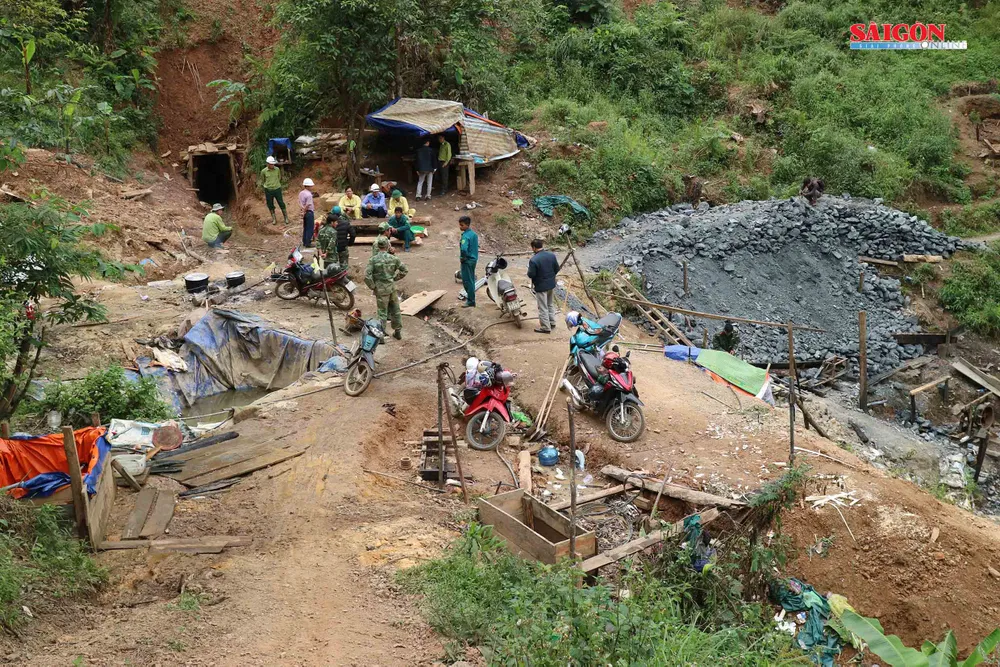 VIDEO: Dùng 200kg thuốc nổ đánh sập địa đạo thiếc trái phép ảnh 1