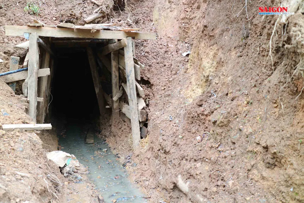 VIDEO: Dùng 200kg thuốc nổ đánh sập địa đạo thiếc trái phép ảnh 3