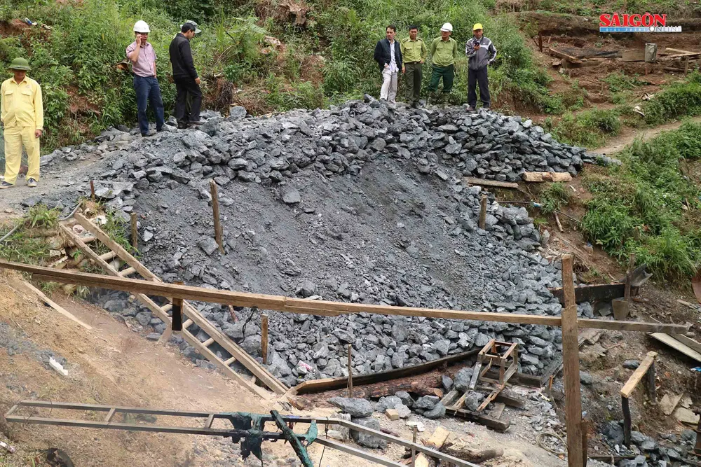 VIDEO: Dùng 200kg thuốc nổ đánh sập địa đạo thiếc trái phép ảnh 2