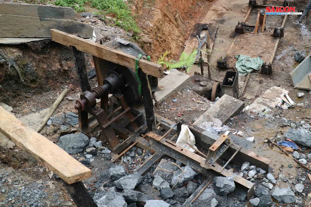 VIDEO: Dùng 200kg thuốc nổ đánh sập địa đạo thiếc trái phép ảnh 5