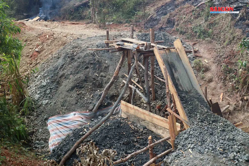 VIDEO: Dùng 200kg thuốc nổ đánh sập địa đạo thiếc trái phép ảnh 8