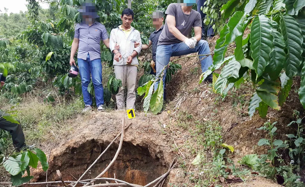 VIDEO: Bắt khẩn cấp đối tượng giết chủ nợ chôn xác phi tang ảnh 2 VIDEO: Bắt khẩn cấp đối tượng giết chủ nợ chôn xác phi tang ảnh 2