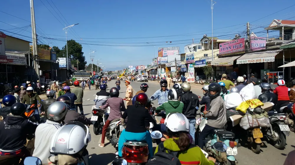 Tai nạn thảm khốc trên QL 20, ít nhất 5 người tử vong tại chỗ ảnh 12 Tai nạn thảm khốc trên QL 20, ít nhất 5 người tử vong tại chỗ ảnh 12