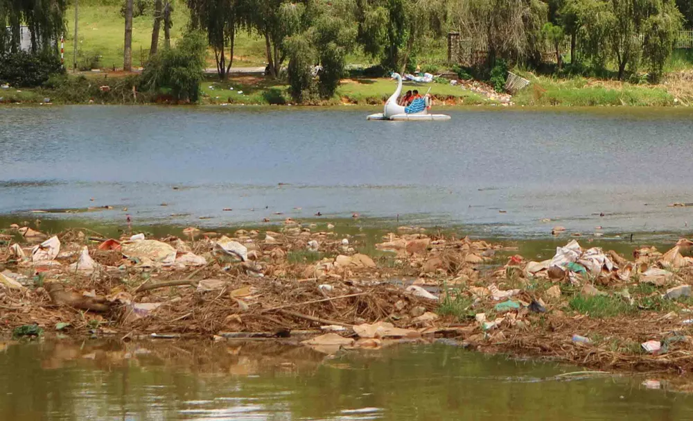 Rác thải bủa vây hồ Than Thở - Đà Lạt ảnh 15