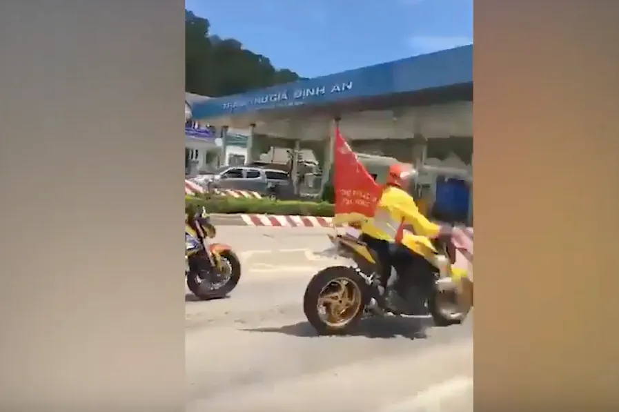 Đoàn mô tô phát clip thách thức, Ban tổ chức giải đua xe đạp xin lỗi địa phương và trạm BOT ảnh 1 Đoàn mô tô phát clip thách thức, Ban tổ chức giải đua xe đạp xin lỗi địa phương và trạm BOT ảnh 1