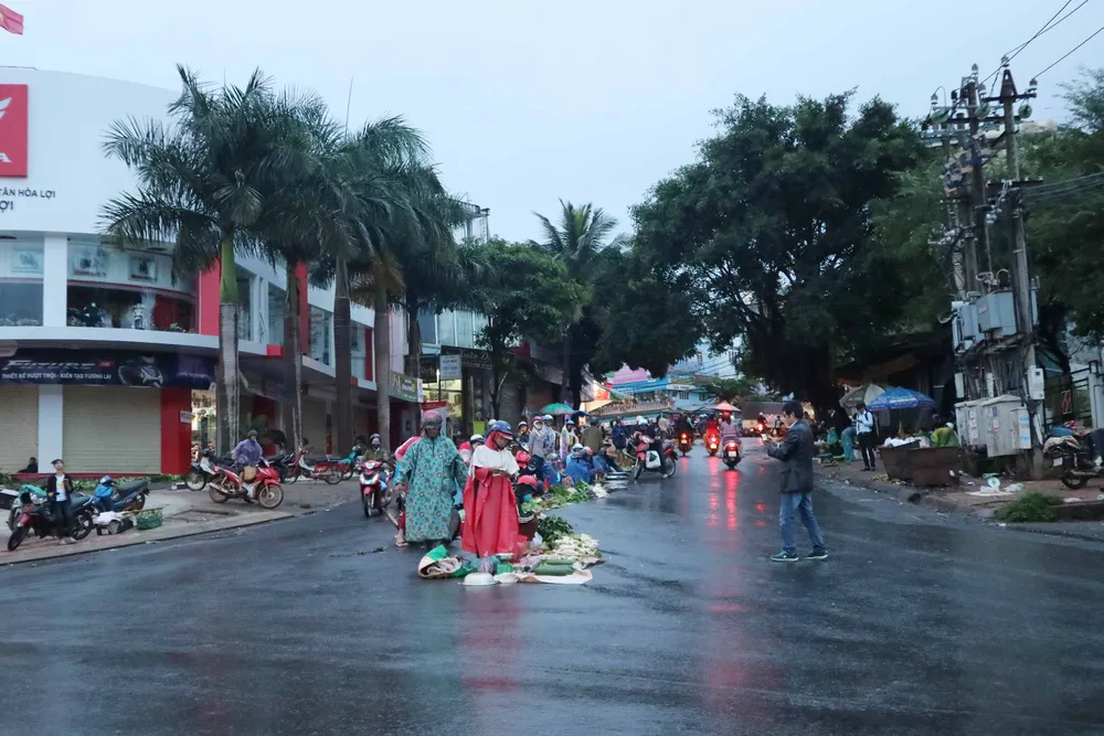 Chợ mọc giữa đường phố ảnh 3 Chợ mọc giữa đường phố ảnh 3