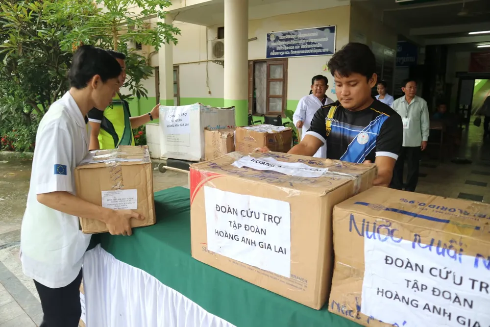 Vỡ đập thủy điện tại Lào: Sinh con trên đường chạy lũ  ảnh 2 Vỡ đập thủy điện tại Lào: Sinh con trên đường chạy lũ  ảnh 2