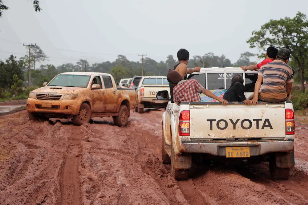 Gian nan đường tiếp tế vào khu vực bị vỡ đập thủy điện ở Lào ảnh 1 Gian nan đường tiếp tế vào khu vực bị vỡ đập thủy điện ở Lào ảnh 1