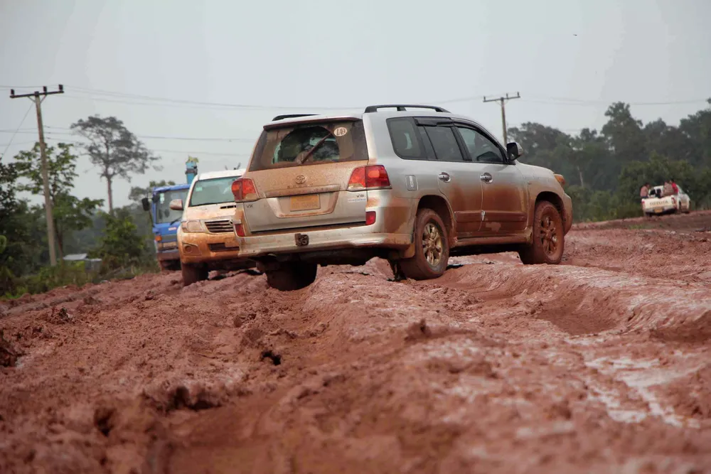 Gian nan đường tiếp tế vào khu vực bị vỡ đập thủy điện ở Lào ảnh 6 Gian nan đường tiếp tế vào khu vực bị vỡ đập thủy điện ở Lào ảnh 6