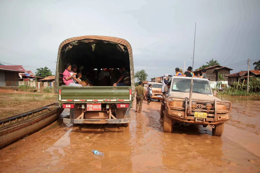 Gian nan đường tiếp tế vào khu vực bị vỡ đập thủy điện ở Lào ảnh 16 Gian nan đường tiếp tế vào khu vực bị vỡ đập thủy điện ở Lào ảnh 16