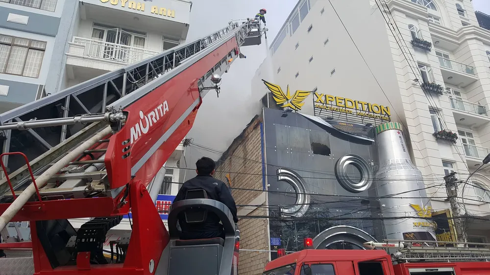 Cháy lớn tại beer club ở trung tâm Đà Lạt  ảnh 2 Cháy lớn tại beer club ở trung tâm Đà Lạt  ảnh 2