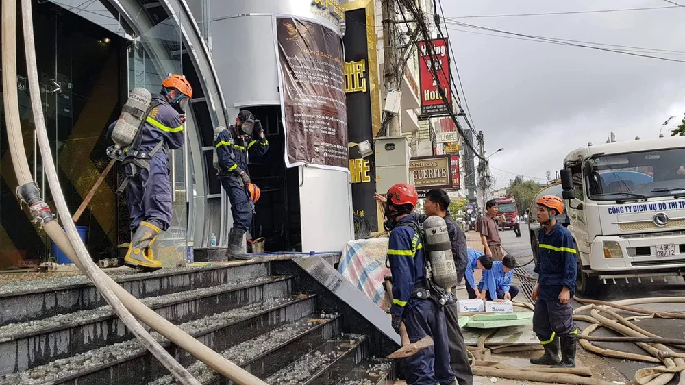Cháy lớn tại beer club ở trung tâm Đà Lạt  ảnh 7 Cháy lớn tại beer club ở trung tâm Đà Lạt  ảnh 7