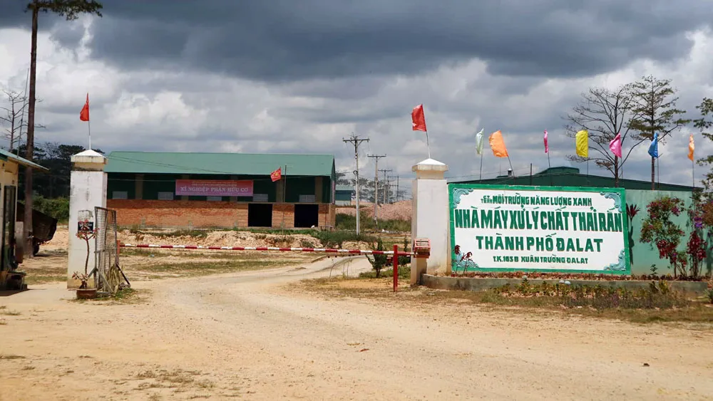 Nhà máy xử lý rác chôn rác “chui” bị phạt 350 triệu đồng ảnh 1