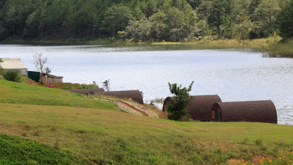 19 nhà gỗ không phép tại KDL Quốc gia hồ Tuyền Lâm đã được di dời ảnh 6