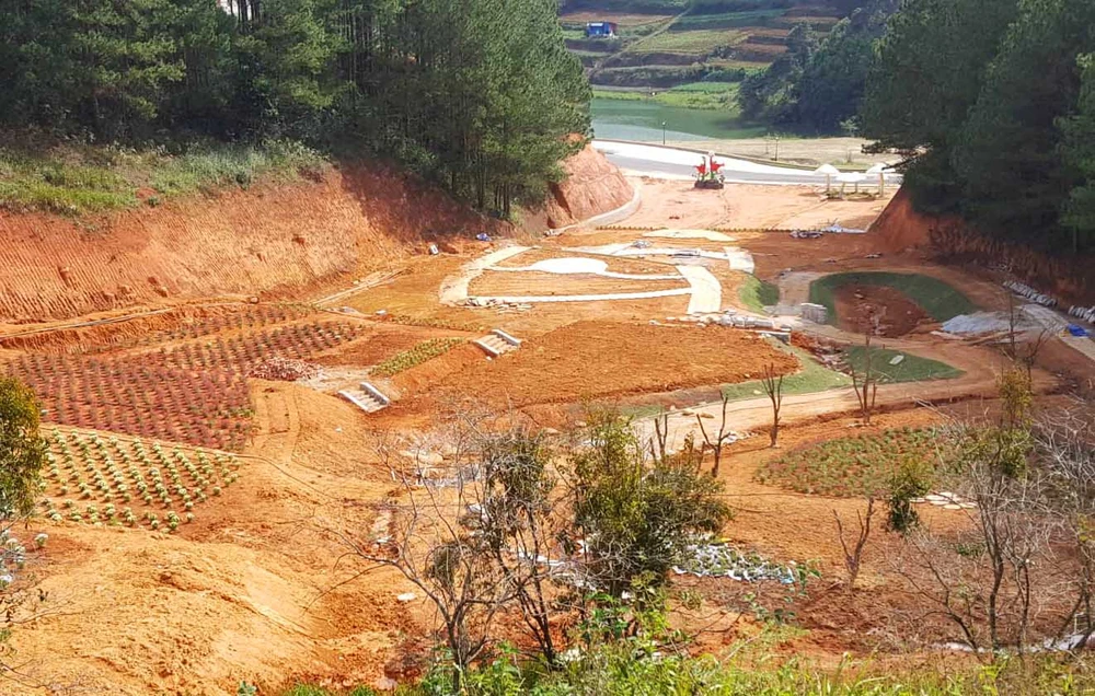 Tháo dỡ công trình trái phép trong dự án nghỉ dưỡng cao cấp tại Đà Lạt ảnh 2 Tháo dỡ công trình trái phép trong dự án nghỉ dưỡng cao cấp tại Đà Lạt ảnh 2
