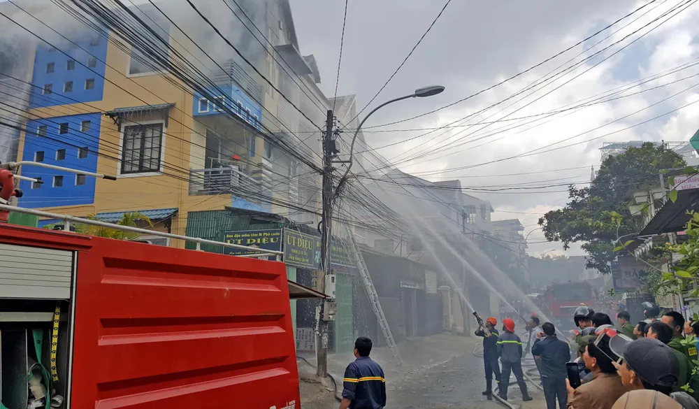 Hỏa hoạn thiêu rụi căn nhà ở trung tâm Đà Lạt ảnh 2 Hỏa hoạn thiêu rụi căn nhà ở trung tâm Đà Lạt ảnh 2