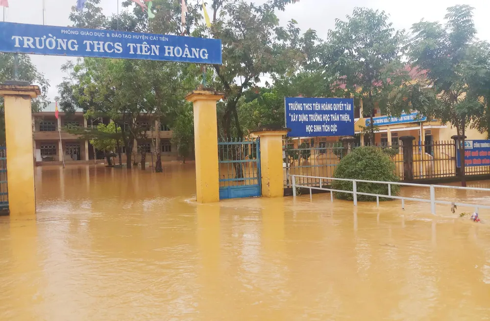 Mưa lớn khiến nhiều khu vực ở Lâm Đồng ngập sâu ảnh 1