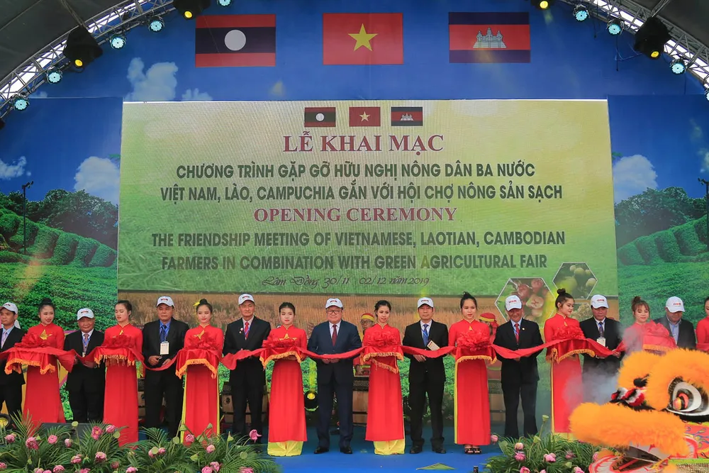 Khai mạc chương trình gặp gỡ nông dân Việt Nam – Lào – Campuchia ảnh 1 Khai mạc chương trình gặp gỡ nông dân Việt Nam – Lào – Campuchia ảnh 1