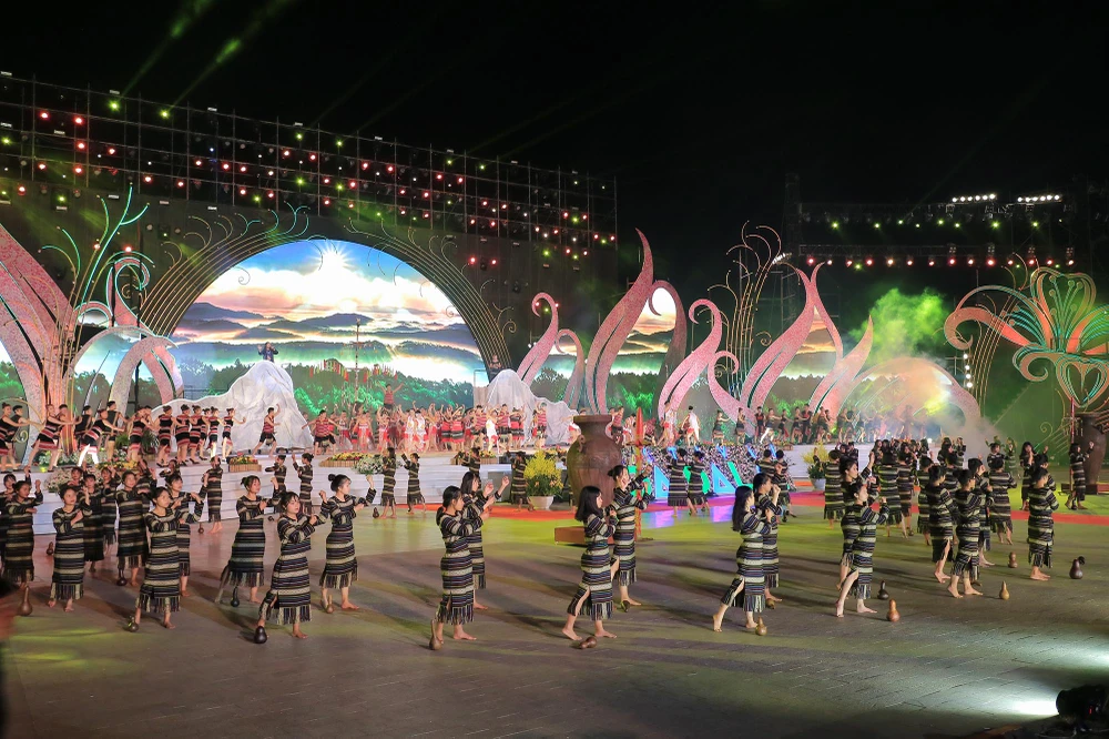 Rực rỡ đêm hội khai mạc Festival hoa Đà Lạt 2019 ảnh 5 Rực rỡ đêm hội khai mạc Festival hoa Đà Lạt 2019 ảnh 5
