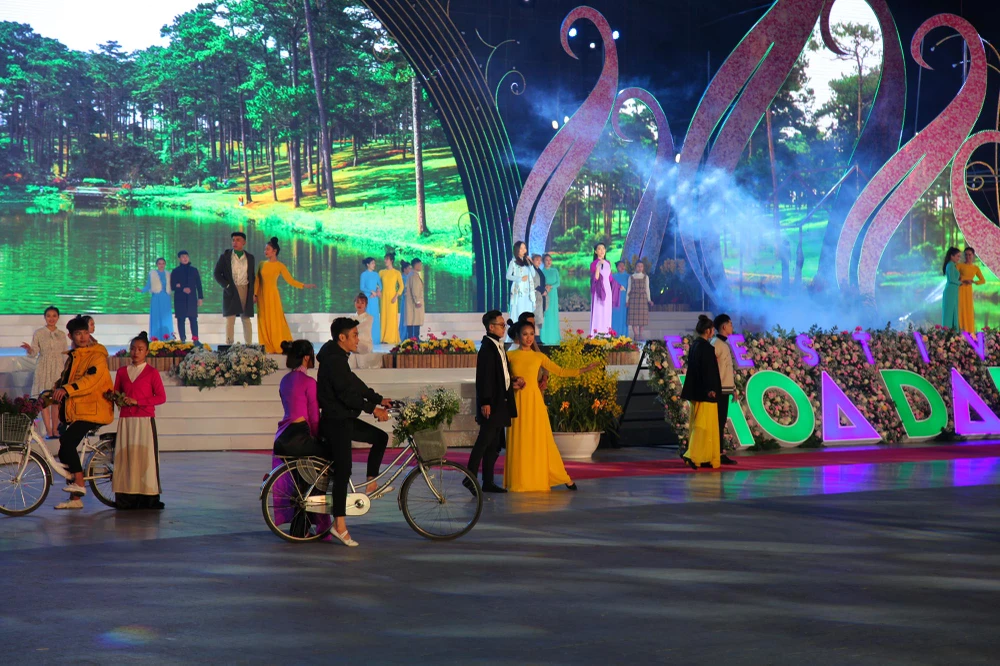 Rực rỡ đêm hội khai mạc Festival hoa Đà Lạt 2019 ảnh 8 Rực rỡ đêm hội khai mạc Festival hoa Đà Lạt 2019 ảnh 8