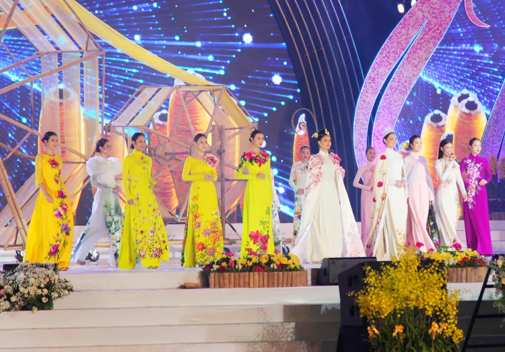 Rực rỡ đêm hội khai mạc Festival hoa Đà Lạt 2019 ảnh 9 Rực rỡ đêm hội khai mạc Festival hoa Đà Lạt 2019 ảnh 9