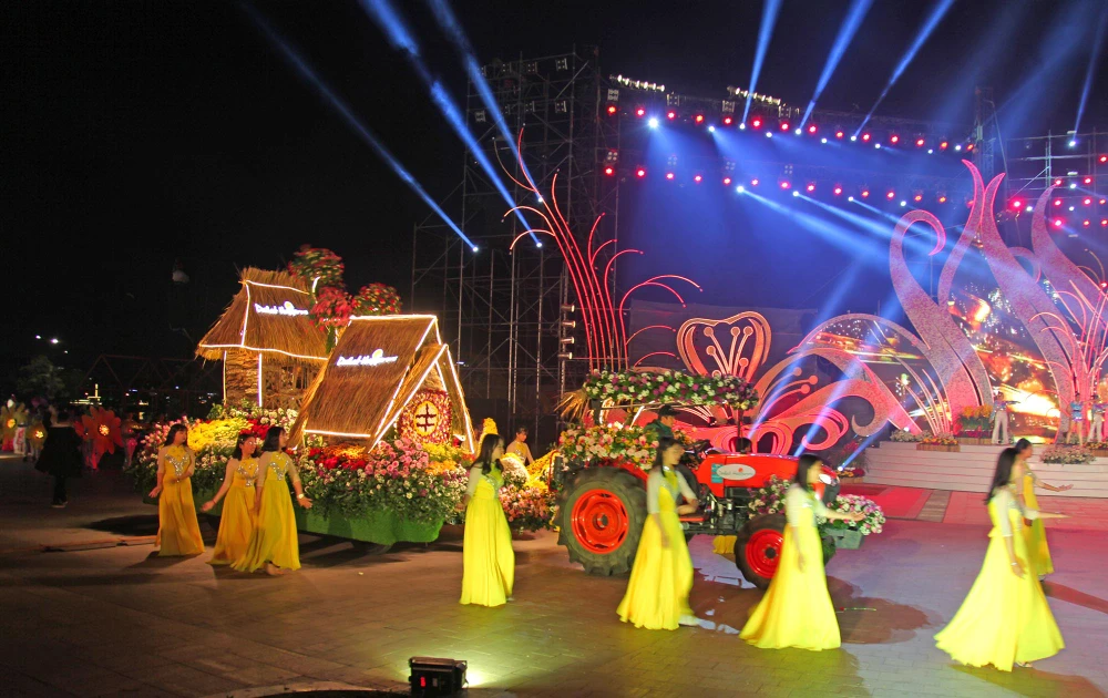 Rực rỡ đêm hội khai mạc Festival hoa Đà Lạt 2019 ảnh 10 Rực rỡ đêm hội khai mạc Festival hoa Đà Lạt 2019 ảnh 10