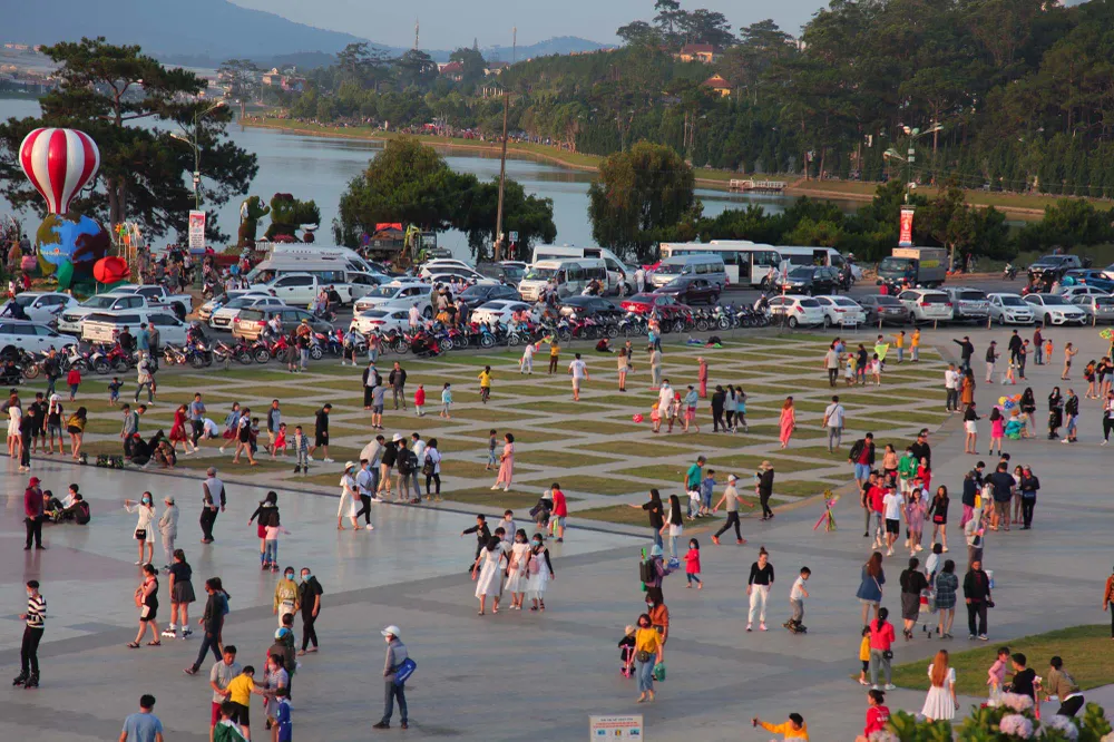 Du khách bắt đầu đổ về Đà Lạt nghỉ lễ ảnh 9